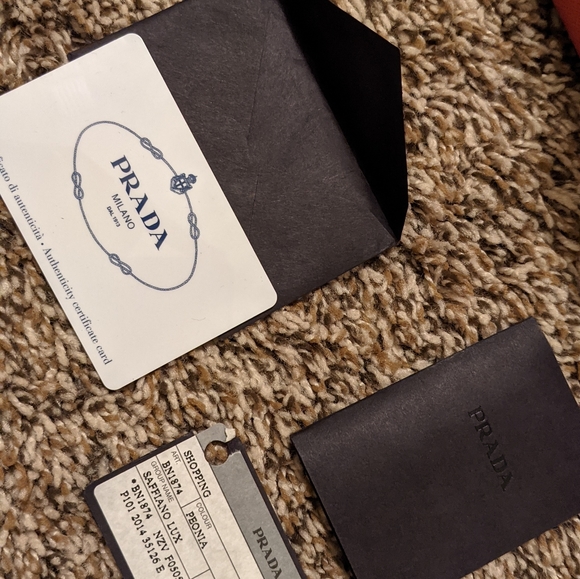 Prada Saffiano handbag - Picture 8 of 9